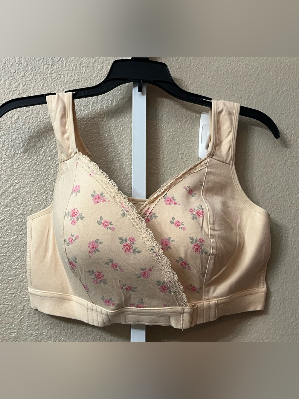 Fiona Bra, a wireless, full-coverage front-wrap closure bra.
